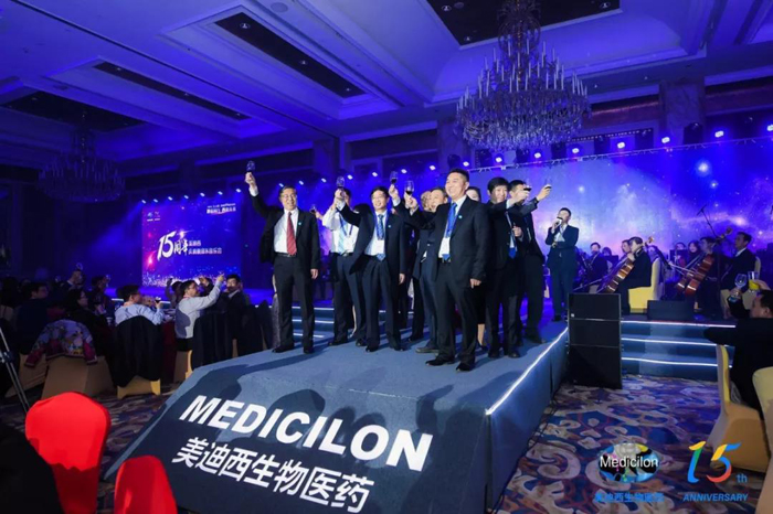 JDB电子CEO陈春麟携高管团队敬酒