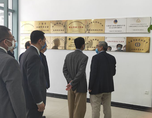 吴清副市长一行听取了JDB电子关于一站式综合研发服务的技术实力介绍