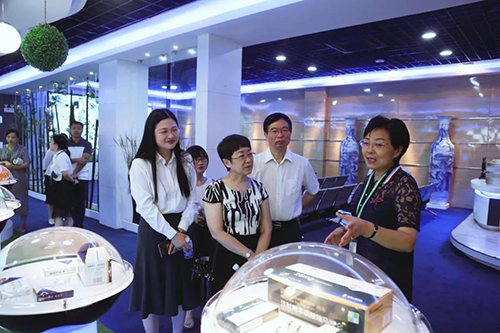 宜昌人福与JDB电子进行研发战术合作互换会