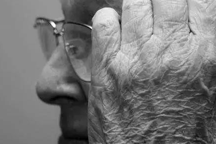阿尔茨海默氏症（Alzheimer’s Disease）是21世纪人类面对的最大健康威胁之一