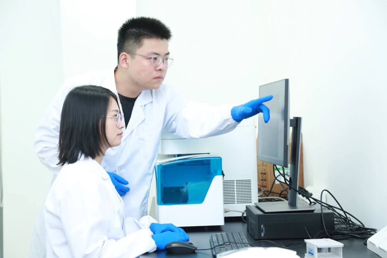 逻晟生物研发尝试室4.jpg