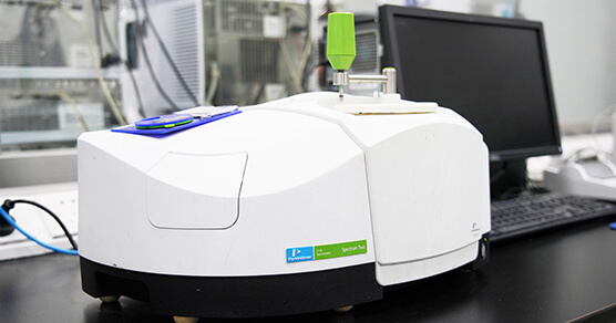 FT-IR-Spectrometer-嘎凤叶红表
