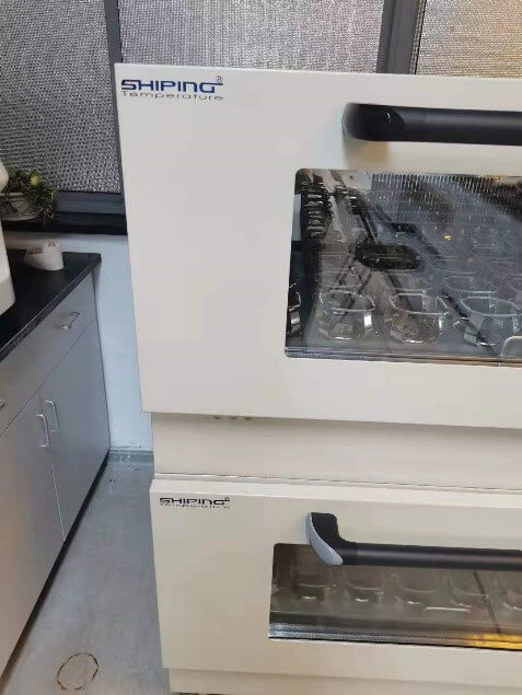 叠加式恒温造就振荡器（可包容40个500ml固定架）.jpg